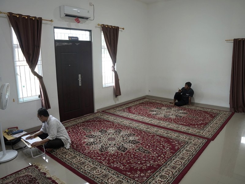 Ruang shalat ber-AC