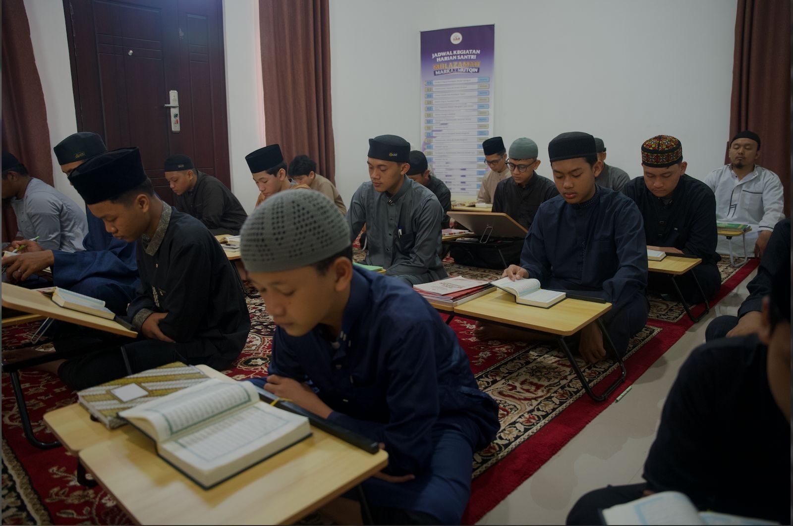 Santri mulazamah Markaz Mutqin menghafal Al-Qur'an